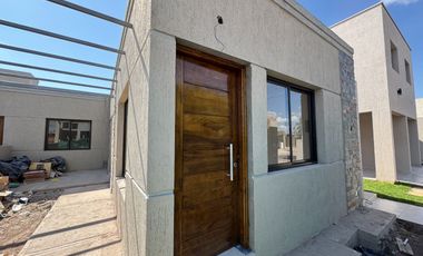 PREVENTA CASAS EN BARRIO PRIVADO VISTA OLIVA MAIPU