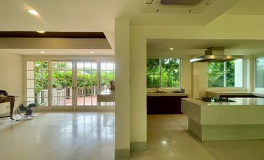 An **unmissable investment opportunity in Mae Rim, Chiang Mai!**   This exclusive property with land and a Lanna-style residence is set in a prime loc