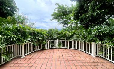 An **unmissable investment opportunity in Mae Rim, Chiang Mai!**   This exclusive property with land and a Lanna-style residence is set in a prime loc