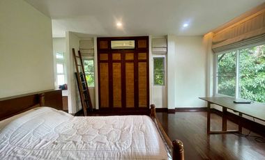 An **unmissable investment opportunity in Mae Rim, Chiang Mai!**   This exclusive property with land and a Lanna-style residence is set in a prime loc