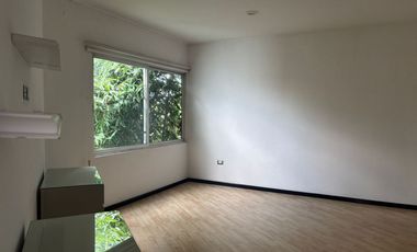 Renta de casa amueblada en Parque Nilo