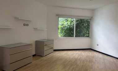 Renta de casa amueblada en Parque Nilo