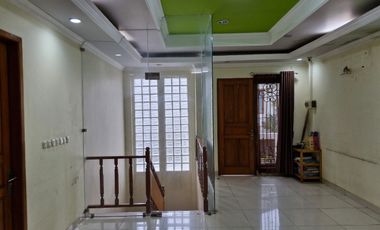 Dijual Rumah 2,5 Lantai Palmerah Jatipulo Kondisi Bagus Bisa KPR Jakarta Barat
