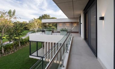 CASA EN RENTA EN EL YUCATAN COUNTRY CLUB, VISTA AL CAMPO DE GOLF