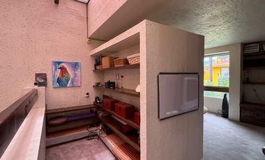 Venta Casa con Departamento rodeados de jardín