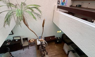 Venta Casa con Departamento rodeados de jardín