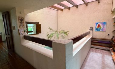 Venta Casa con Departamento rodeados de jardín