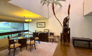 Venta Casa con Departamento rodeados de jardín