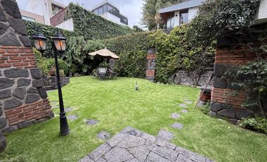 Venta Casa con Departamento rodeados de jardín