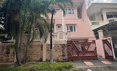 RUMAH MEWAH 3 LANTAI FULL FURNISHED DI TAMAN SURYA 3