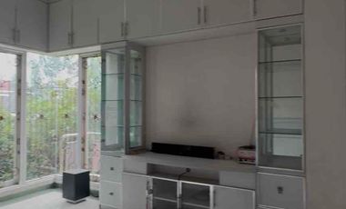 RUMAH MEWAH 3 LANTAI FULL FURNISHED DI TAMAN SURYA 3