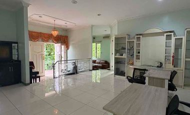 RUMAH MEWAH 3 LANTAI FULL FURNISHED DI TAMAN SURYA 3