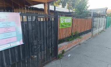 casa funcional taller o servicios calle Coquimbo, cercana a Avda Gabriela