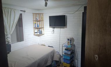 casa funcional taller o servicios calle Coquimbo, cercana a Avda Gabriela