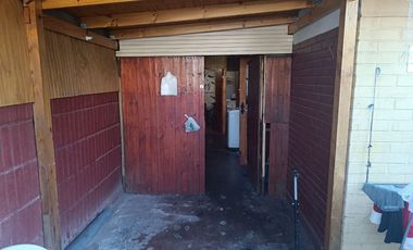 casa funcional taller o servicios calle Coquimbo, cercana a Avda Gabriela
