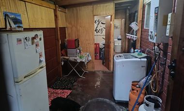 casa funcional taller o servicios calle Coquimbo, cercana a Avda Gabriela