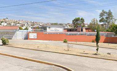 OPORTUNIDAD CASA DOS NIVELES EN BONITO FRACCIONAMIENTO EN HUEHUETOCA.