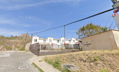 OPORTUNIDAD CASA DOS NIVELES EN BONITO FRACCIONAMIENTO EN HUEHUETOCA.