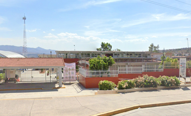 OPORTUNIDAD CASA DOS NIVELES EN BONITO FRACCIONAMIENTO EN HUEHUETOCA.