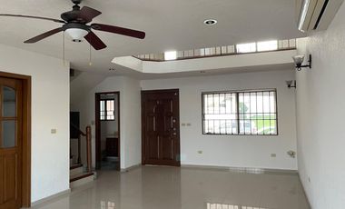 Casa en venta. Privada Loma Real, Zona Sur, Villahermosa Tabasco.