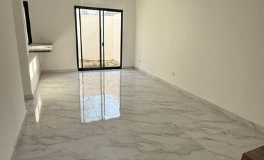 EN VENTA CASA EN FRACC. PRIVADO JARDINES DEL SAUCE, ALBERCA Y AREAS VERDES