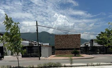 EN VENTA CASA EN FRACC. PRIVADO JARDINES DEL SAUCE, ALBERCA Y AREAS VERDES