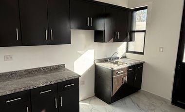 EN VENTA CASA EN FRACC. PRIVADO JARDINES DEL SAUCE, ALBERCA Y AREAS VERDES