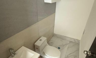 EN VENTA CASA EN FRACC. PRIVADO JARDINES DEL SAUCE, ALBERCA Y AREAS VERDES