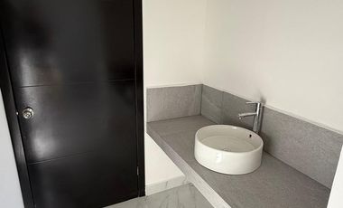 EN VENTA CASA EN FRACC. PRIVADO JARDINES DEL SAUCE, ALBERCA Y AREAS VERDES