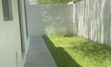 EN VENTA CASA EN FRACC. PRIVADO JARDINES DEL SAUCE, ALBERCA Y AREAS VERDES