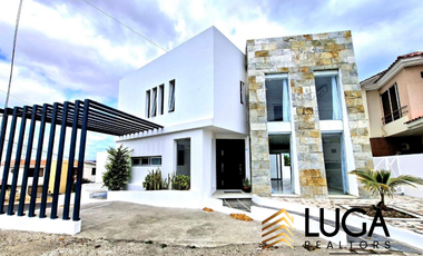 Casa en renta o venta en urbanización privada Manta Beach, Manta Ecuador