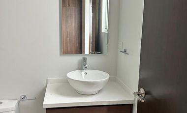 Estrena casa con Roof Garden y 4 recámaras en privada con amenidades, frente área verde