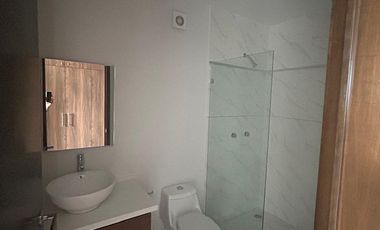 Estrena casa con Roof Garden y 4 recámaras en privada con amenidades, frente área verde