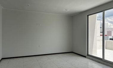 Estrena casa con Roof Garden y 4 recámaras en privada con amenidades, frente área verde