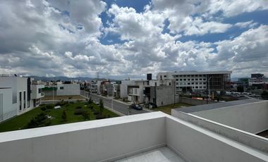 Estrena casa con Roof Garden y 4 recámaras en privada con amenidades, frente área verde
