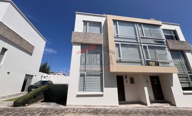 Venta Casa Remodelada Tumbaco Frente Mega Kywi a Una Cuadra Interoceánica Sector Rumihuaico $135.000