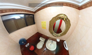 VENDO AMPLIA CASA DE TRES PLANTAS EN EXCELENTE UBICACIÓN DENTRO DE CUENCA, SECTOR TRES PUENTES