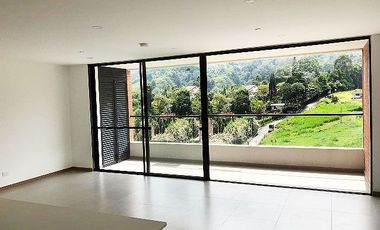 Apartamento en arriendo en Loma Del Escobero, Envigado