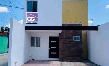 CASA EN VENTA EN FRACCIONAMIENTO MARIA CECILIA A EAPKADAS DE LA CLÍNICA DEL IMSS