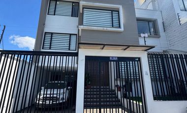 Casa en venta en Loja sector Altos del Valle