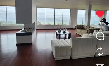 Arriendo de espectacular casa familiar en Cerros de Yerbabuena. SOPO  Disfrute de la tranquilidad y el espacio en esta impresionante casa de 440 m² ub