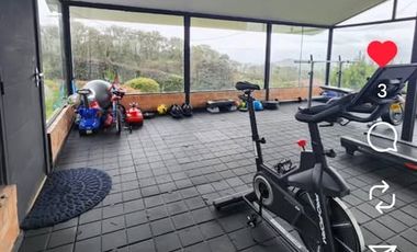 Arriendo de espectacular casa familiar en Cerros de Yerbabuena. SOPO  Disfrute de la tranquilidad y el espacio en esta impresionante casa de 440 m² ub