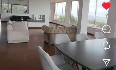 Arriendo de espectacular casa familiar en Cerros de Yerbabuena. SOPO  Disfrute de la tranquilidad y el espacio en esta impresionante casa de 440 m² ub
