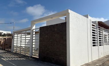 VILLAMIL PLAYAS VENDO CASA EN URB. ACAPULCO CON SALIDA AL MAR