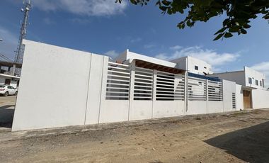 VILLAMIL PLAYAS VENDO CASA EN URB. ACAPULCO CON SALIDA AL MAR