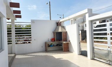 VILLAMIL PLAYAS VENDO CASA EN URB. ACAPULCO CON SALIDA AL MAR