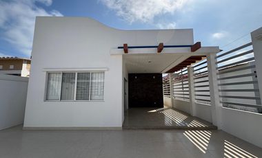VILLAMIL PLAYAS VENDO CASA EN URB. ACAPULCO CON SALIDA AL MAR