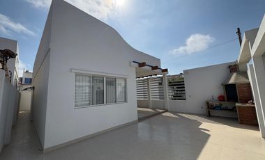 VILLAMIL PLAYAS VENDO CASA EN URB. ACAPULCO CON SALIDA AL MAR