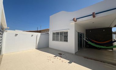 VILLAMIL PLAYAS VENDO CASA EN URB. ACAPULCO CON SALIDA AL MAR