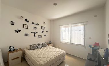 VILLAMIL PLAYAS VENDO CASA EN URB. ACAPULCO CON SALIDA AL MAR